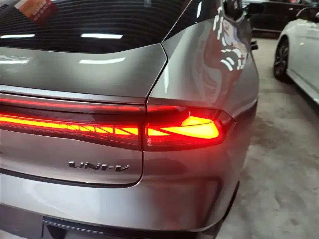Changan UNI-V 2023 из CN, фото 8