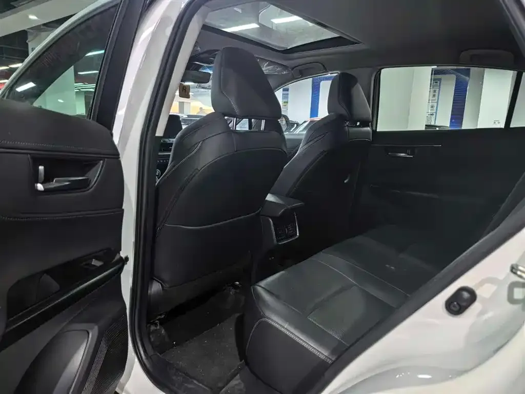 Toyota Venza 2023 из CN, фото 10