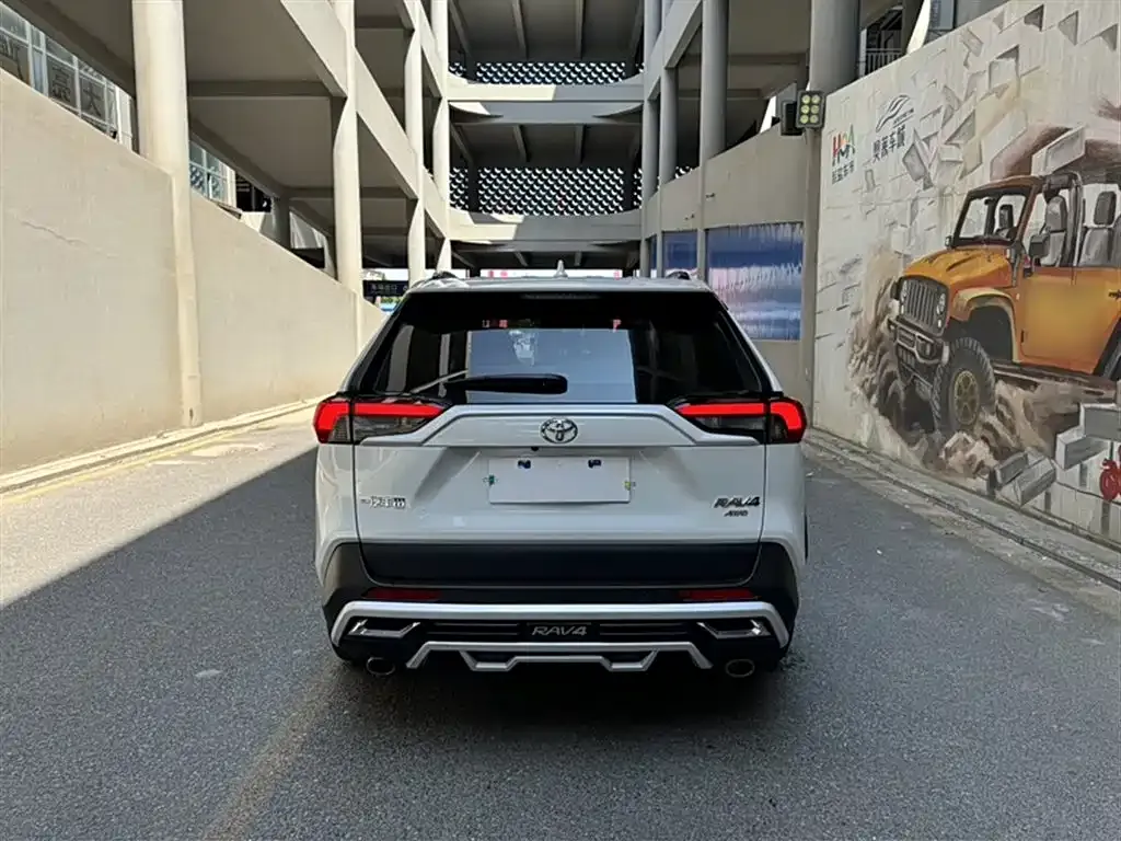 Toyota RAV4 2023 из CN, фото 7