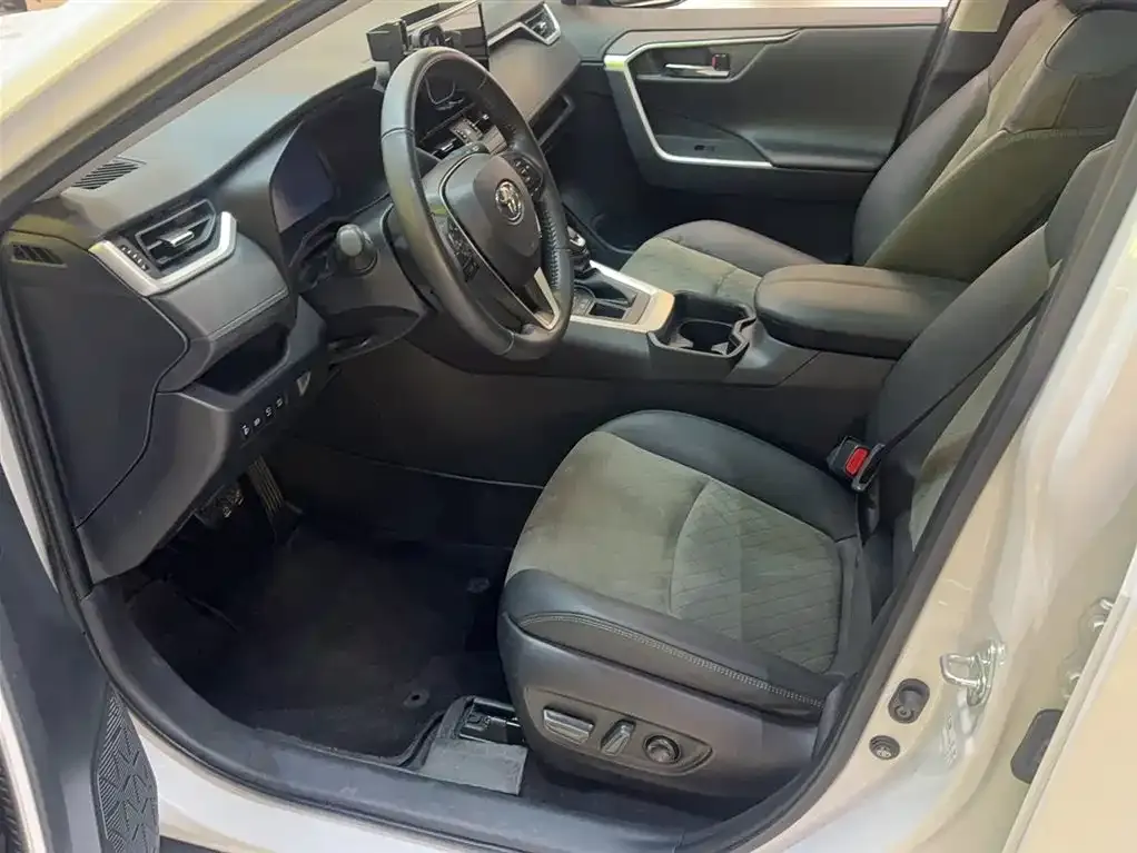 Toyota RAV4 2023 из CN, фото 9