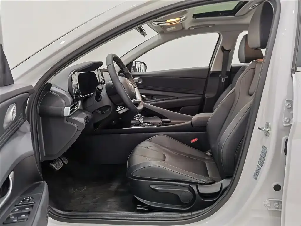 Hyundai Elantra 2024 из CN, фото 10