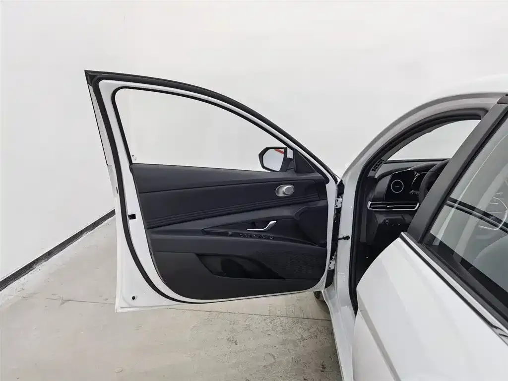 Hyundai Elantra 2024 из CN, фото 8