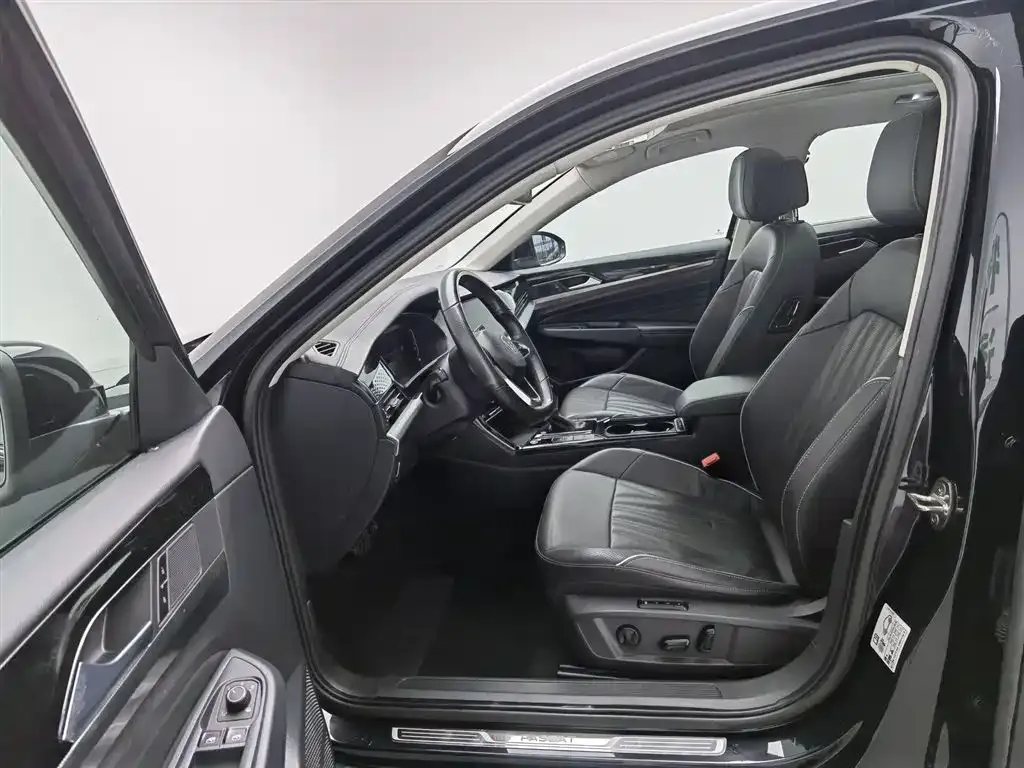 Volkswagen Passat 2022 из CN, фото 10