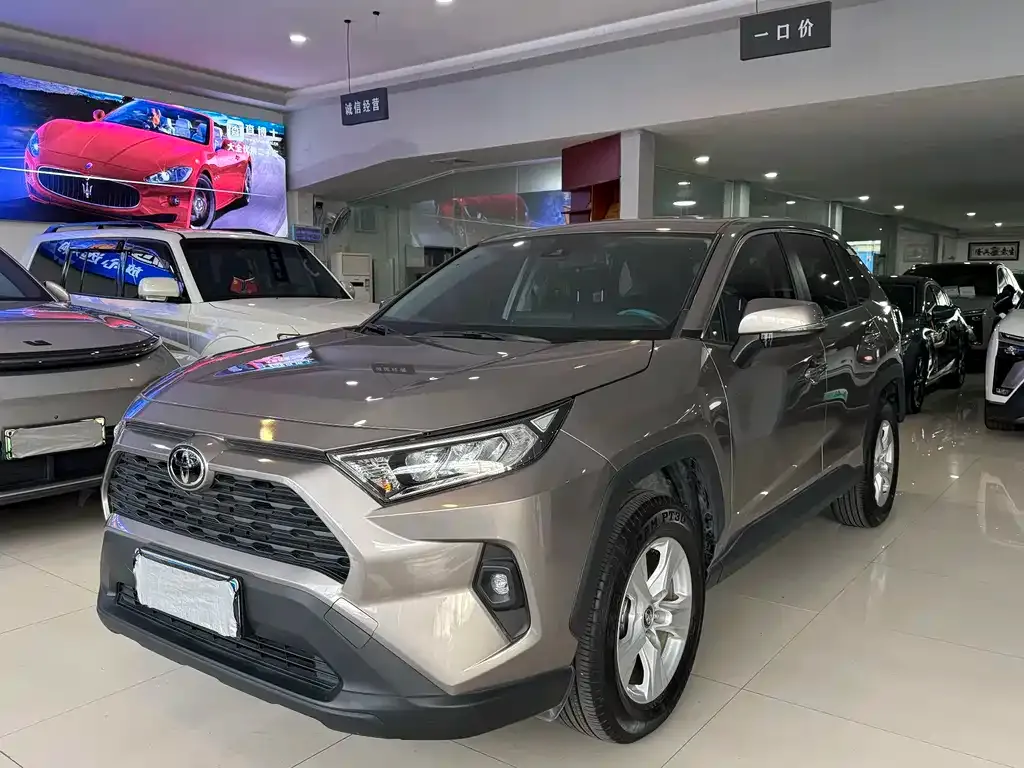 Toyota RAV4 2025 из CN, фото 1