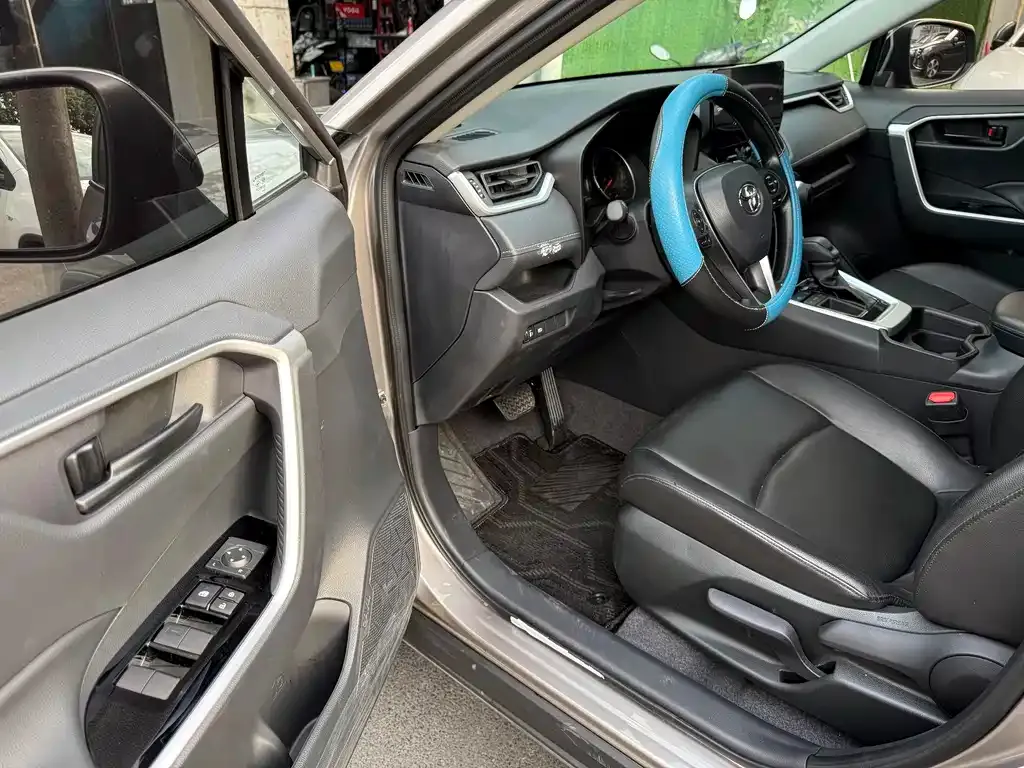 Toyota RAV4 2025 из CN, фото 5