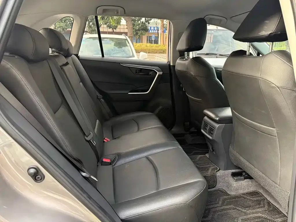 Toyota RAV4 2025 из CN, фото 6