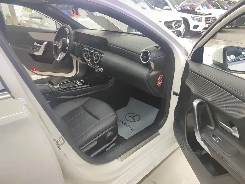 Mercedes-Benz A-Class 2023 из CN, фото 8