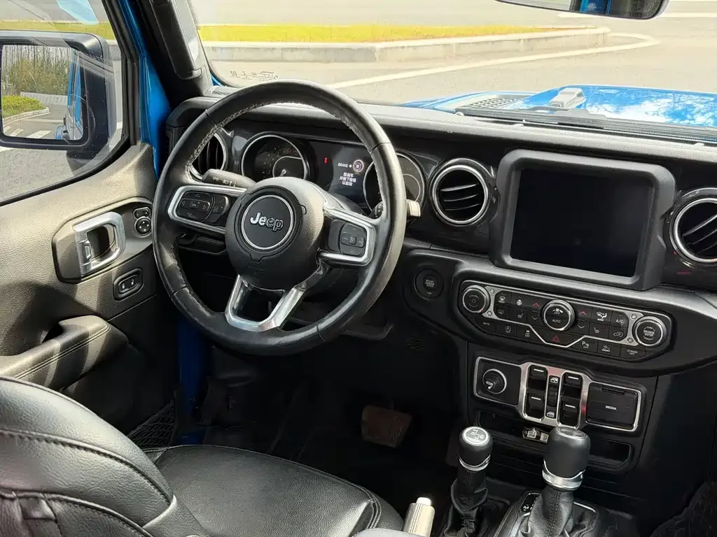Jeep Wrangler 2023 из CN, фото 5