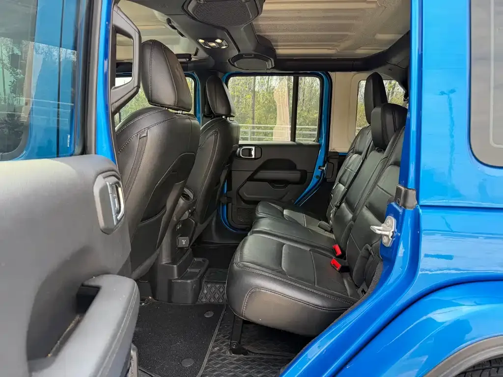 Jeep Wrangler 2023 из CN, фото 7