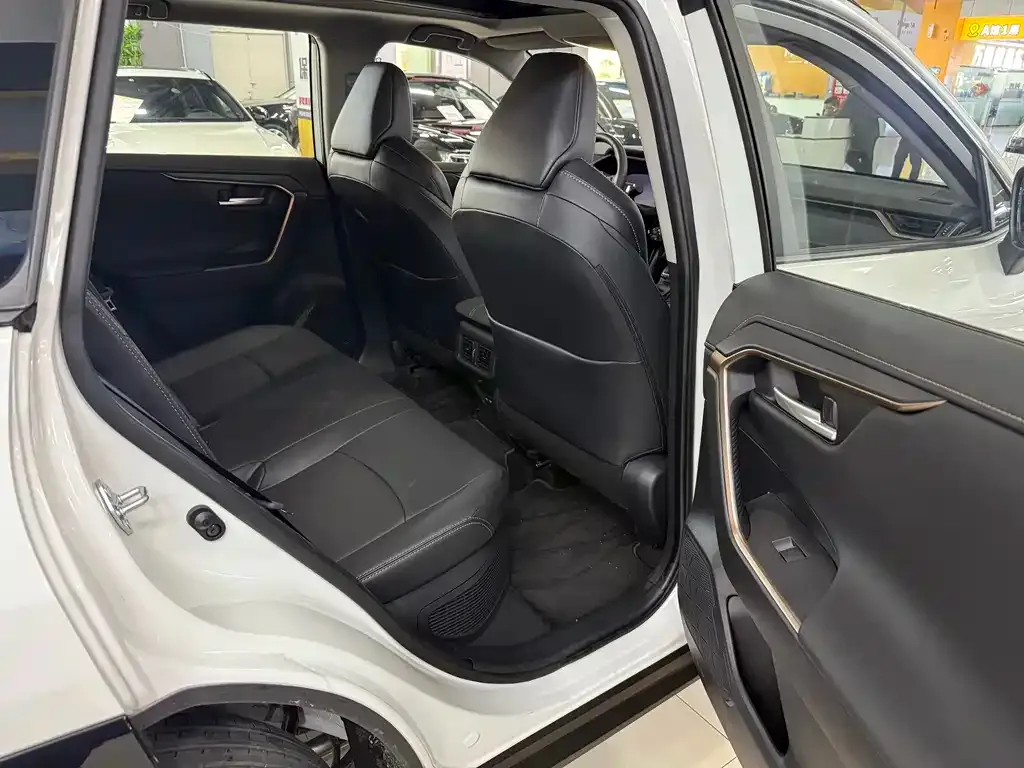 Toyota Wildlander 2024 из CN, фото 3