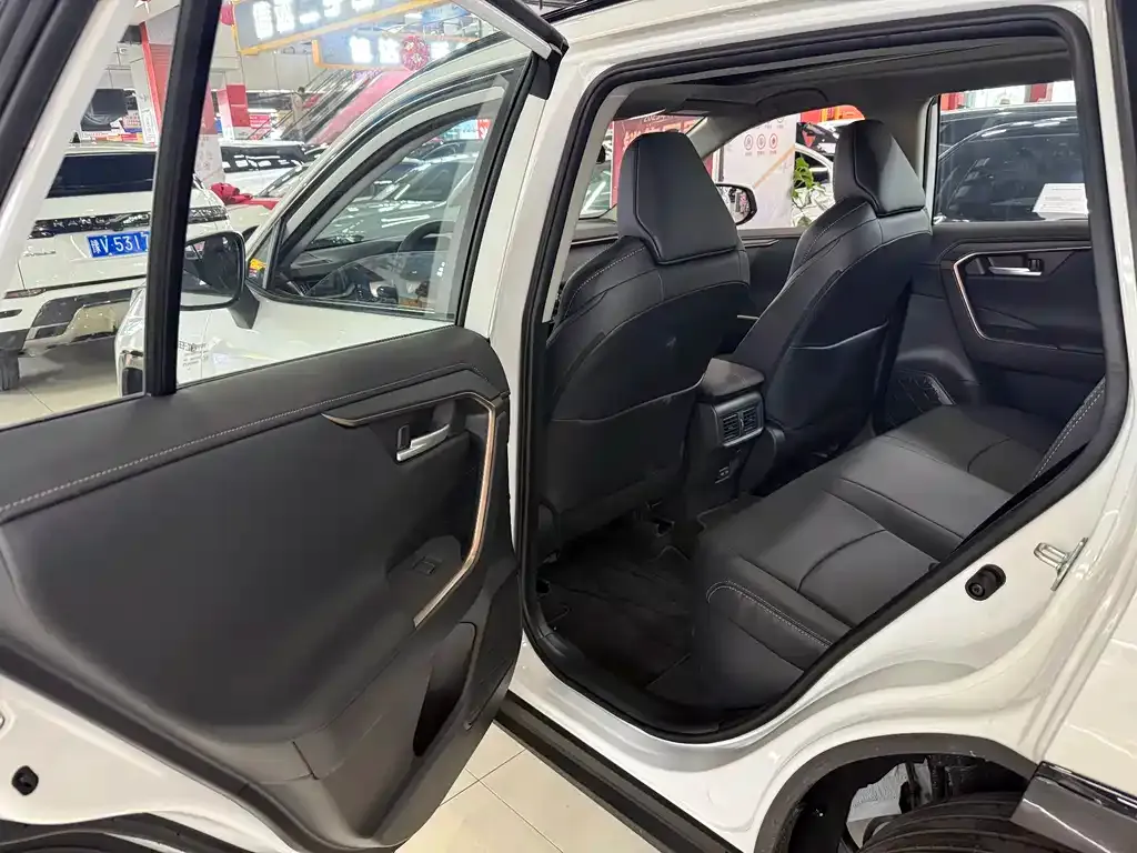 Toyota Wildlander 2024 из CN, фото 6