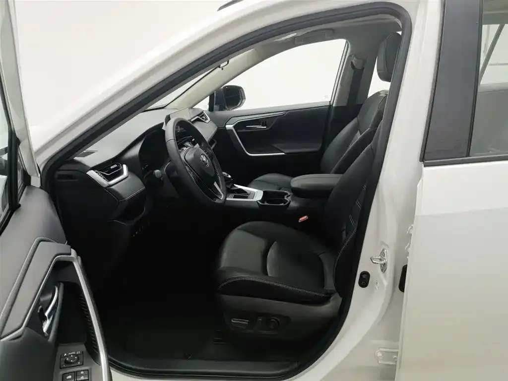 Toyota RAV4 2023 из CN, фото 10