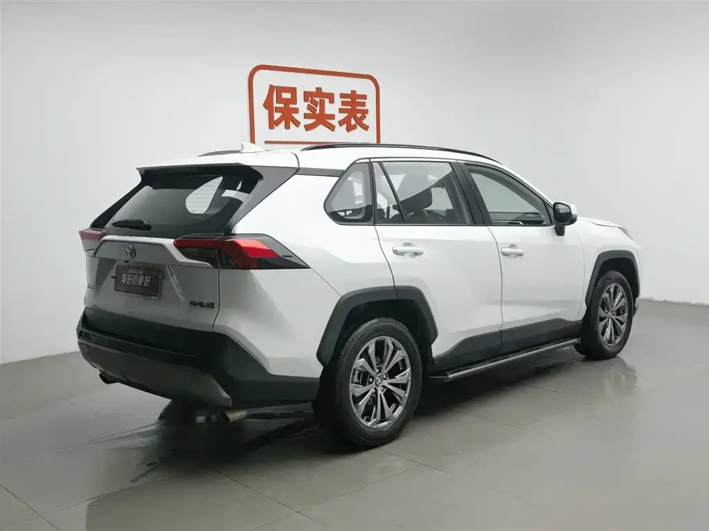 Toyota RAV4 2023 из CN, фото 2