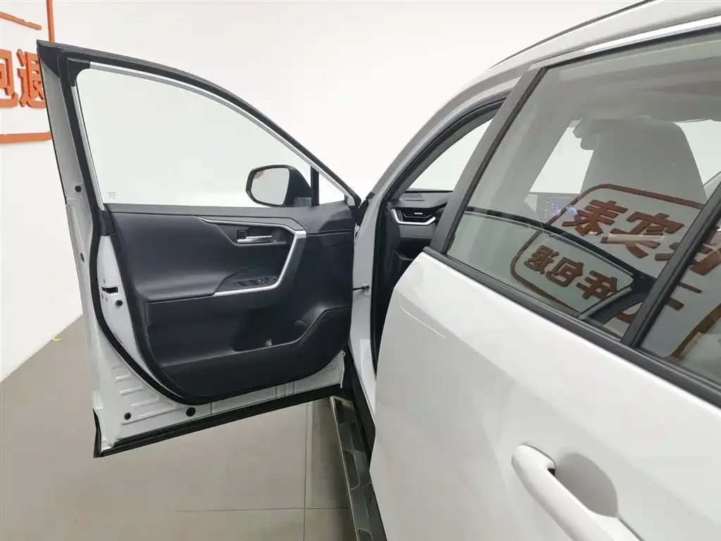 Toyota RAV4 2023 из CN, фото 8