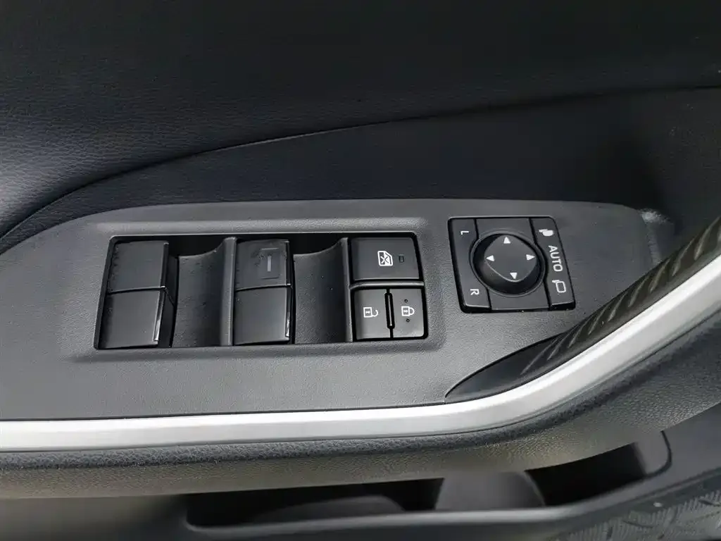 Toyota RAV4 2023 из CN, фото 9