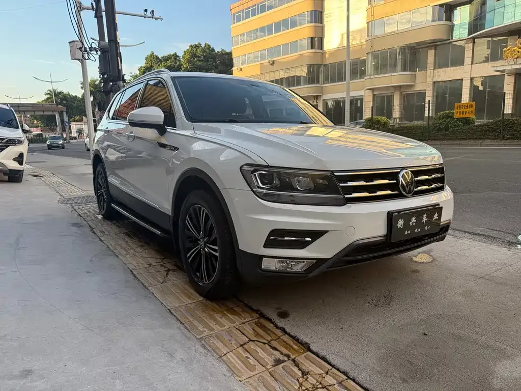 Volkswagen Tiguan L 2021 из CN, фото 3