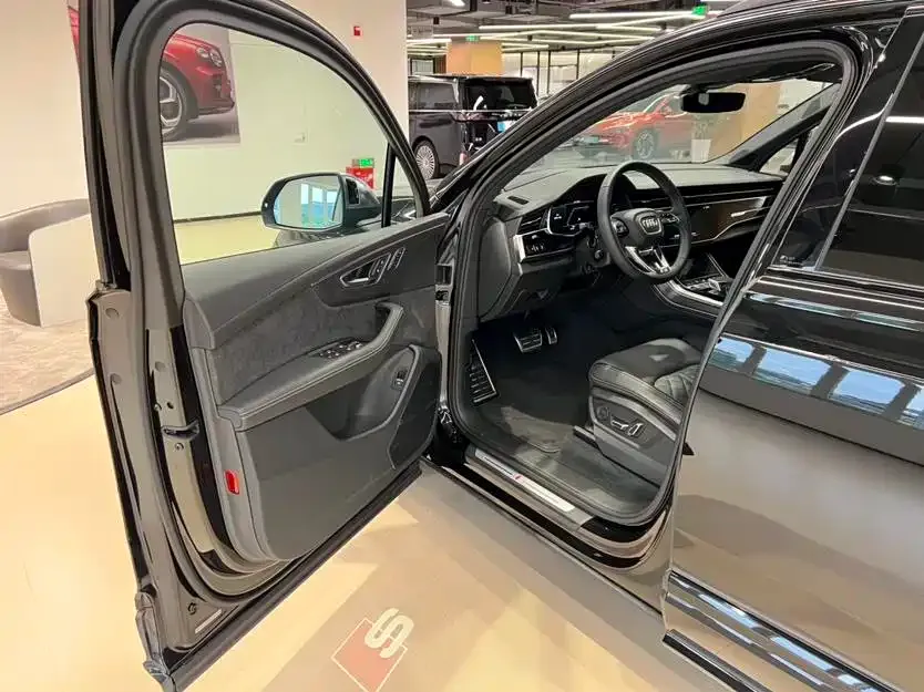 Audi SQ7 2025 из CN, фото 10