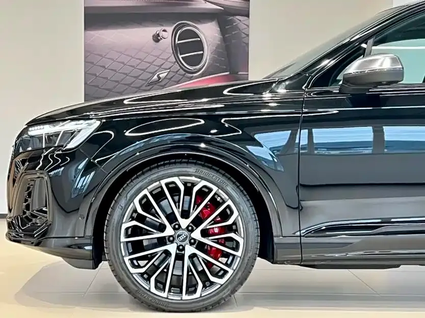 Audi SQ7 2025 из CN, фото 2