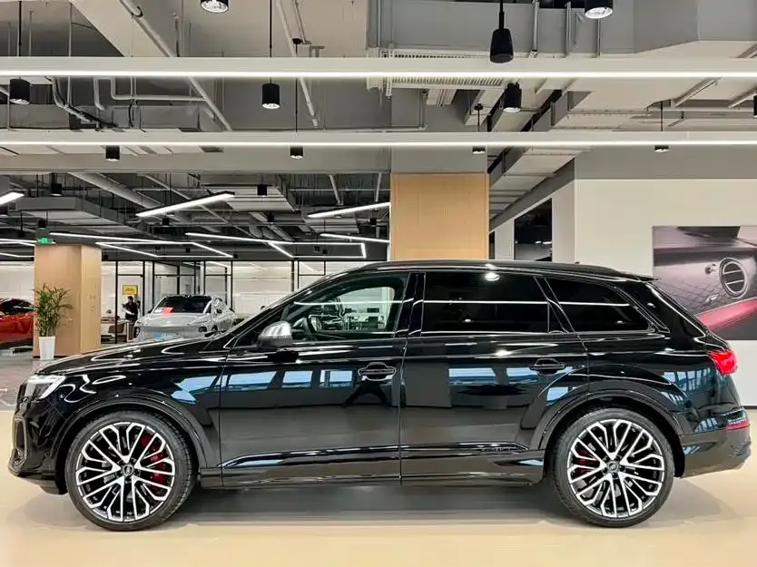 Audi SQ7 2025 из CN, фото 4