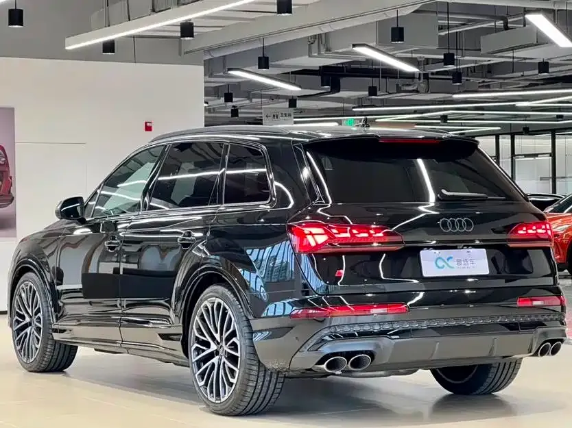 Audi SQ7 2025 из CN, фото 5
