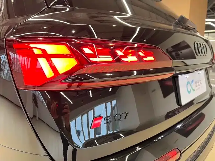 Audi SQ7 2025 из CN, фото 7
