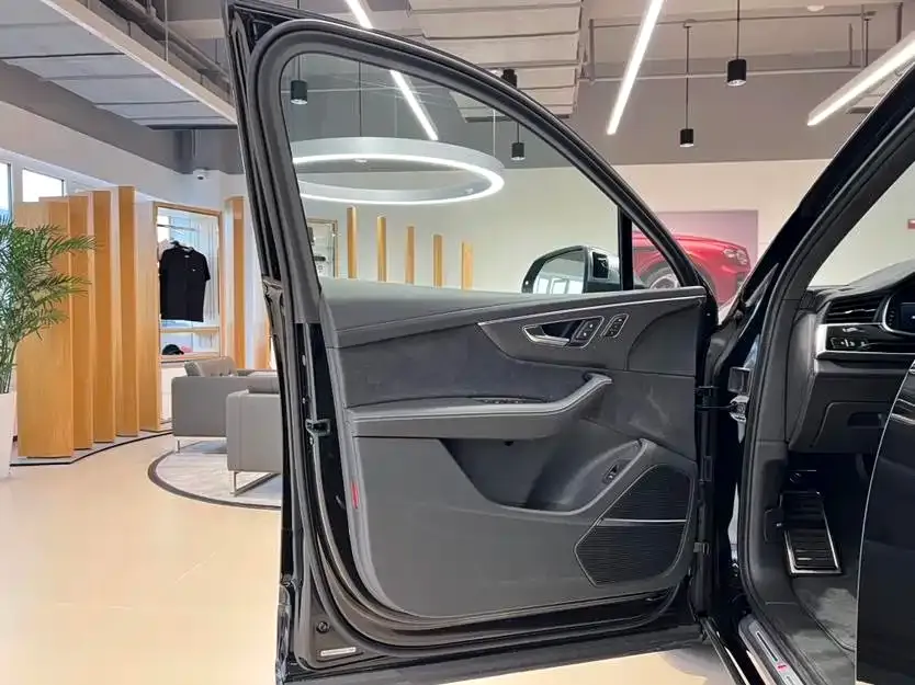 Audi SQ7 2025 из CN, фото 8