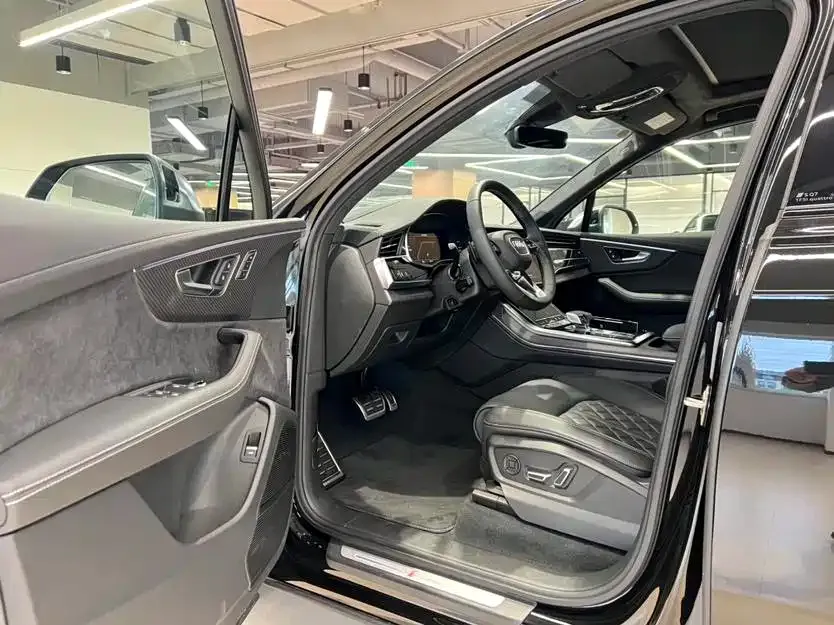 Audi SQ7 2025 из CN, фото 9