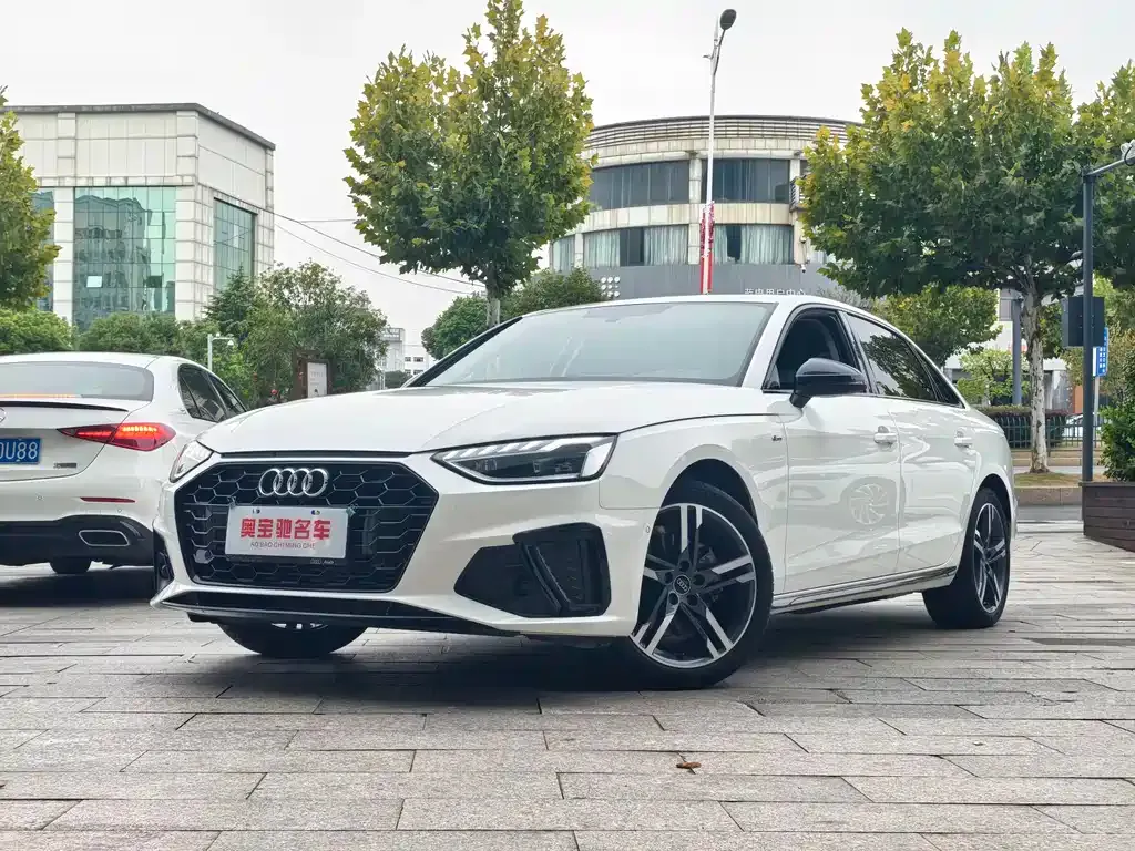 Audi A4L — фото 1