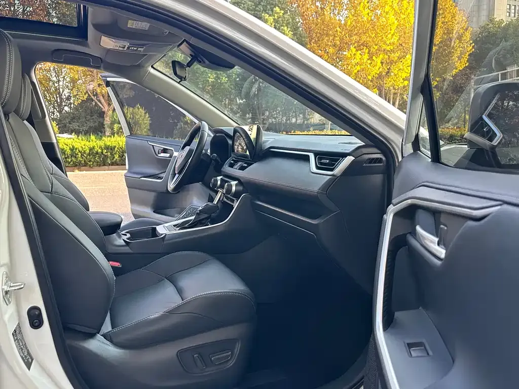 Toyota Wildlander 2023 из CN, фото 10
