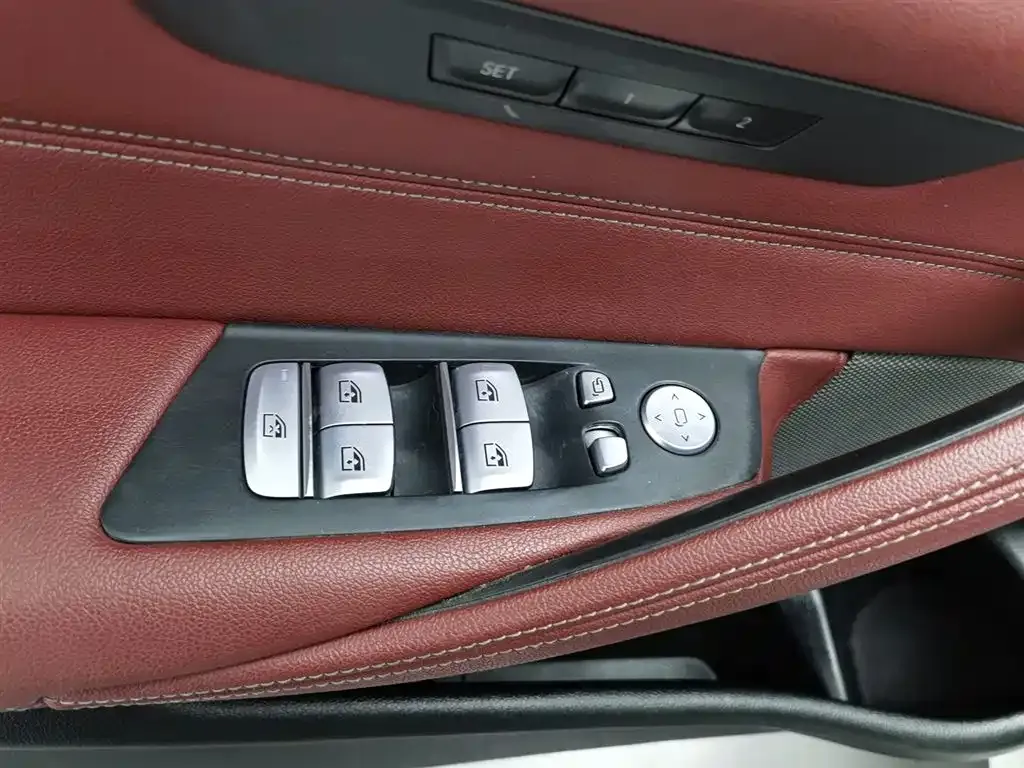 BMW 5 Series 2023 из CN, фото 9