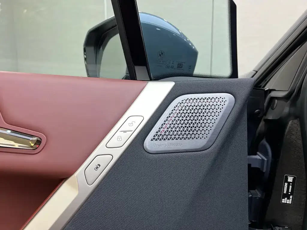 BMW iX M60 2023 из CN, фото 5