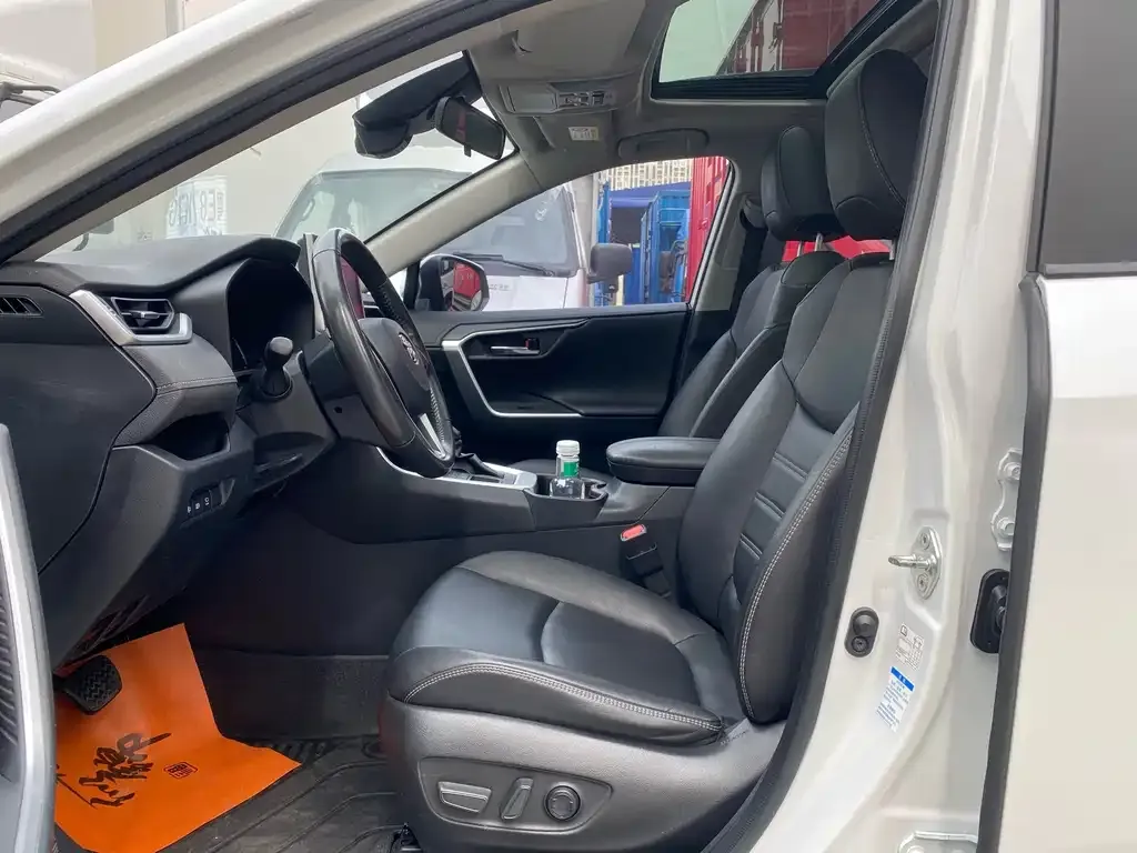 Toyota RAV4 2021 из CN, фото 6