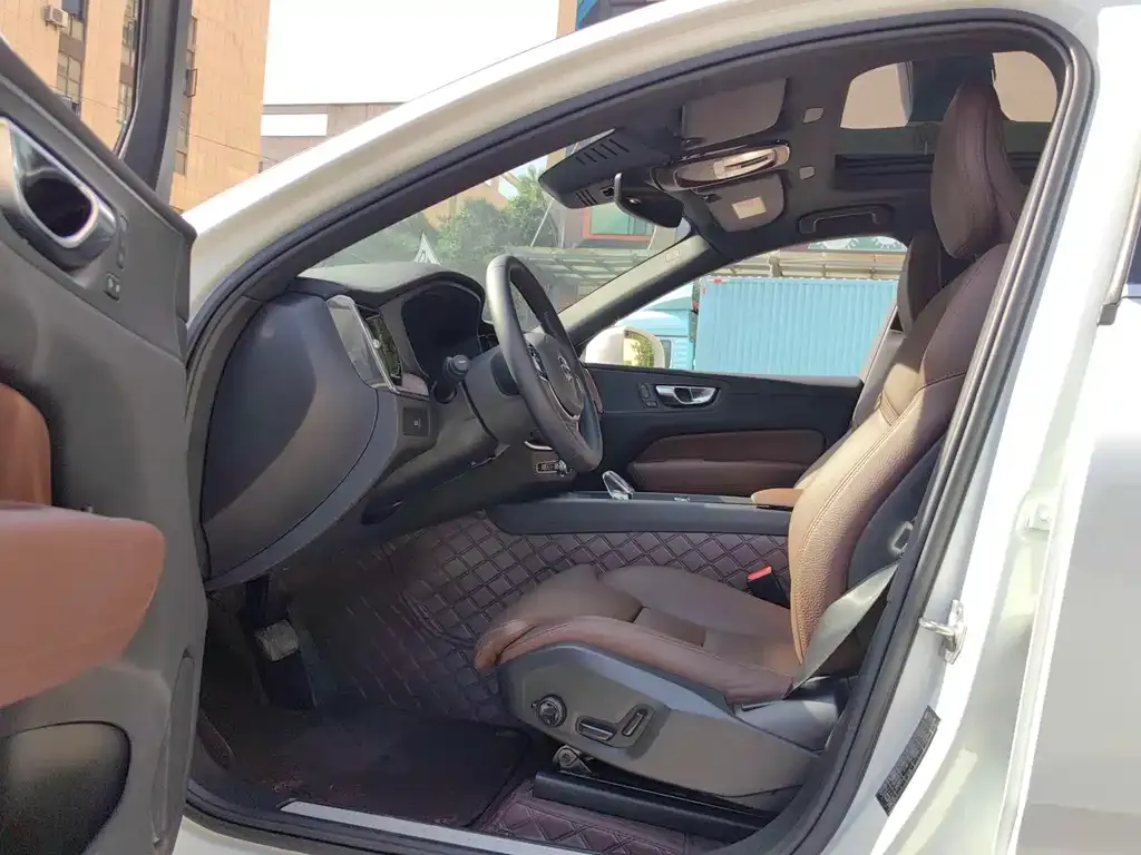 Volvo XC60 2022 из CN, фото 5