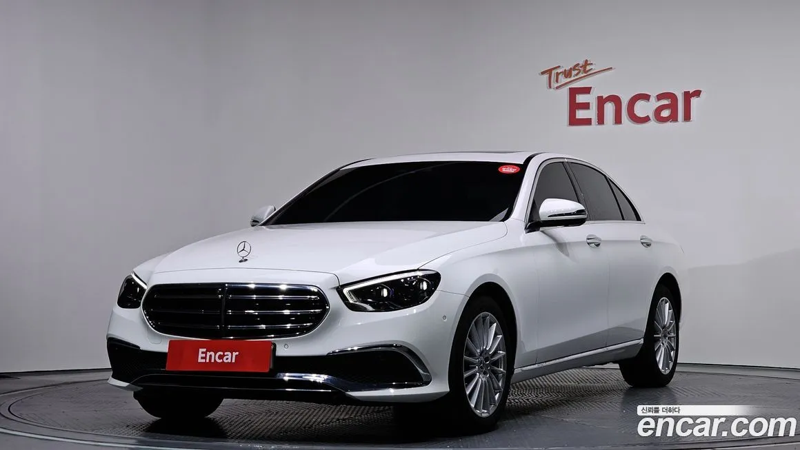 Mercedes-Benz E-Class — фото 1