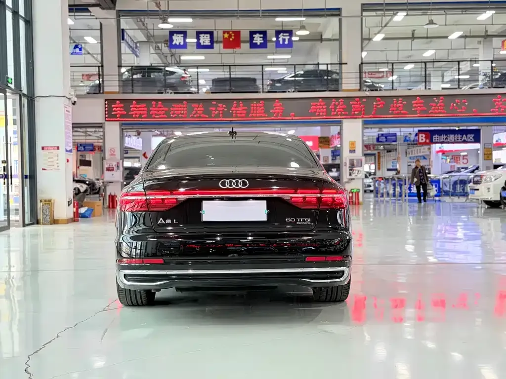 Audi A8 — фото 4