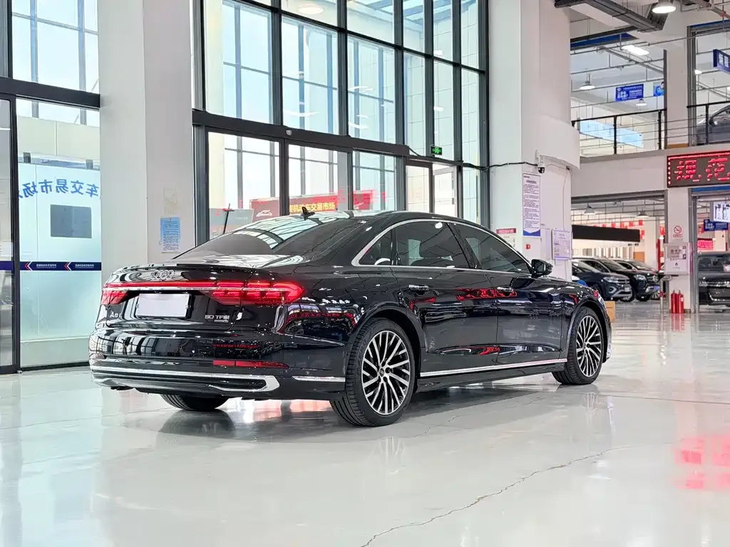 Audi A8 — фото 5