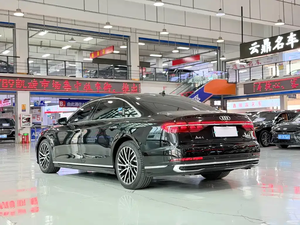 Audi A8 — фото 6