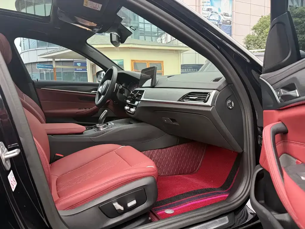 BMW 5 Series 2023 из CN, фото 7