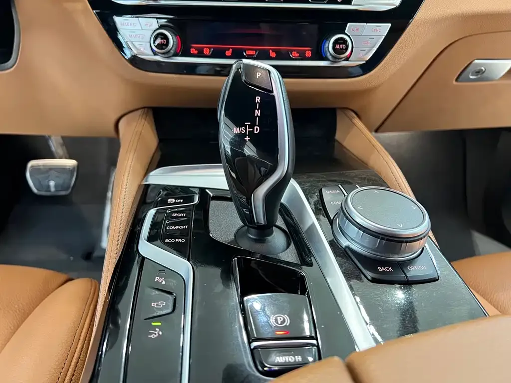 BMW 6 Series GT 2022 из CN, фото 7