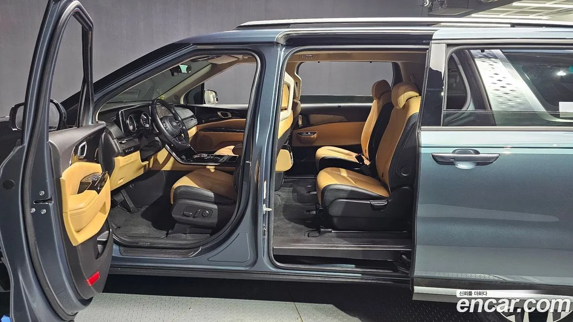 Kia Carnival — фото 10