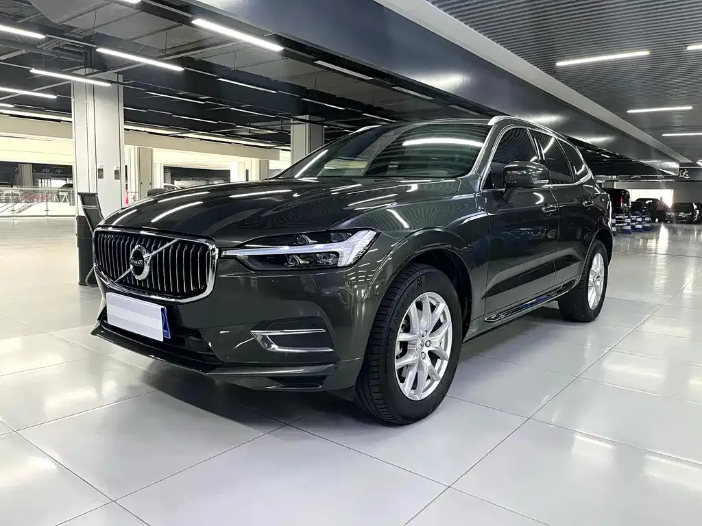 Volvo XC60 — фото 1