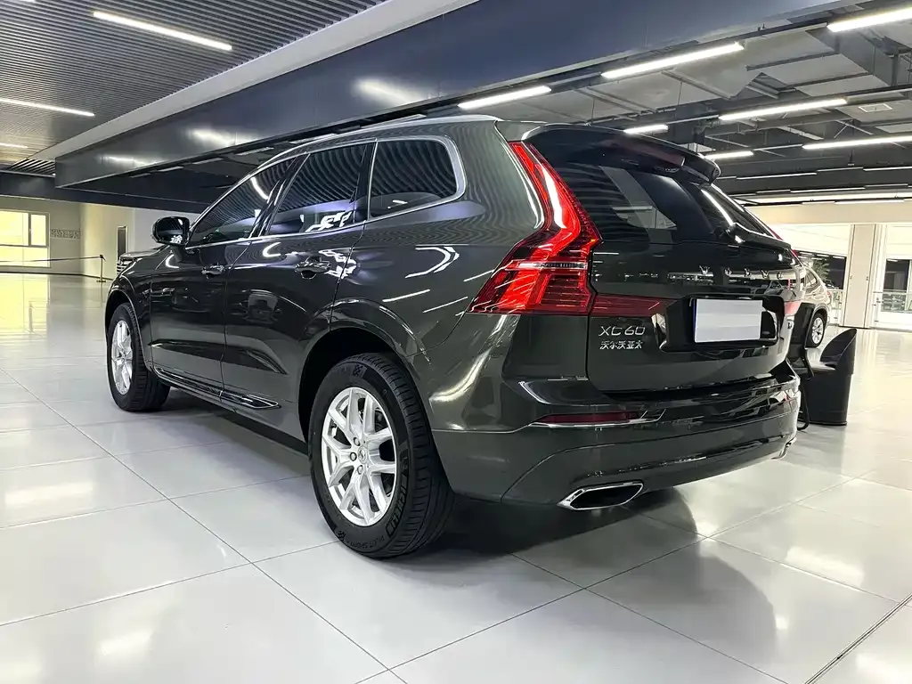 Volvo XC60 — фото 7