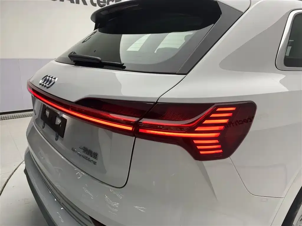 Audi e-tron 2025 из CN, фото 10