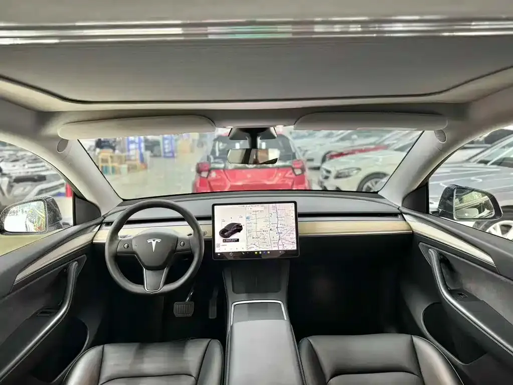 Tesla Model Y — фото 7