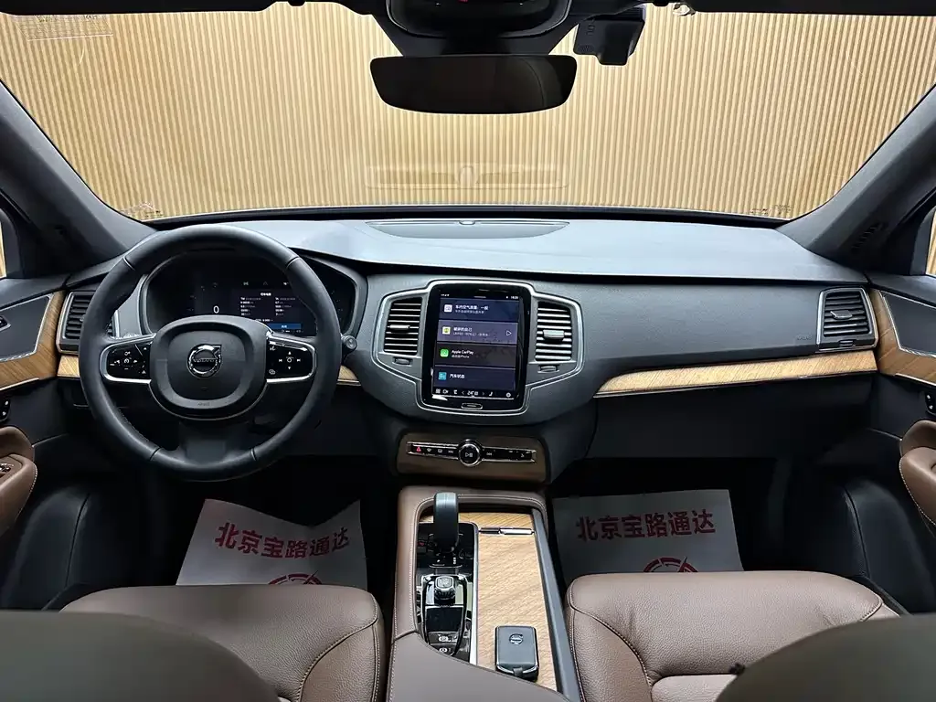 Volvo XC90 — фото 10