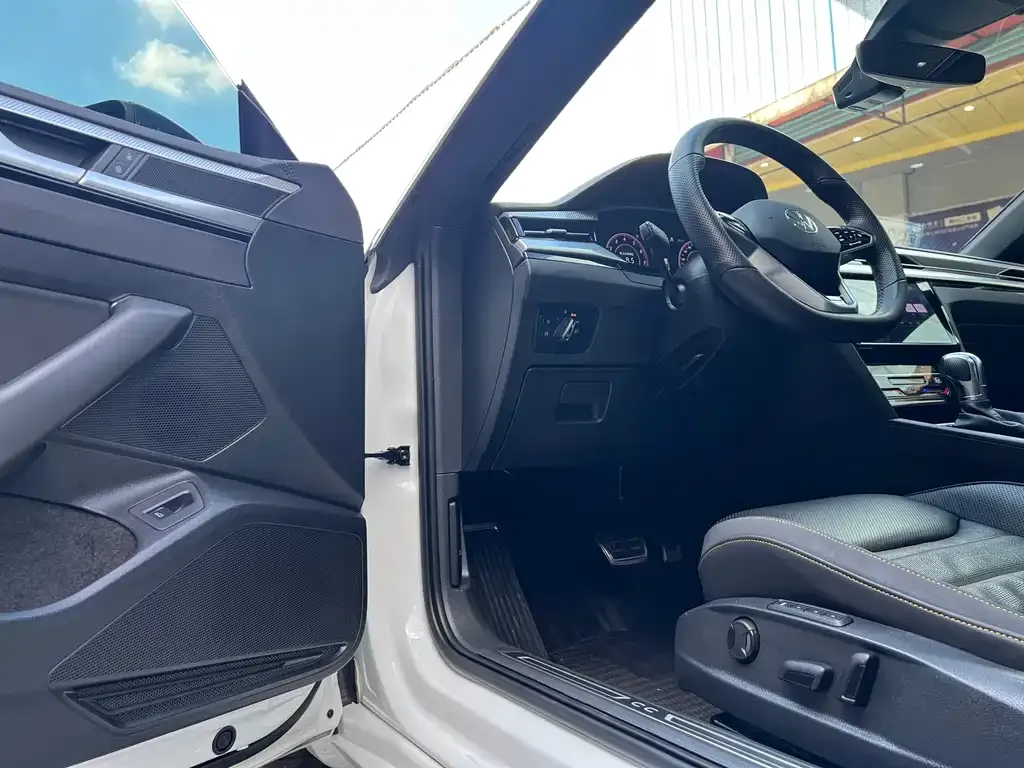 Volkswagen CC 2024 из CN, фото 10