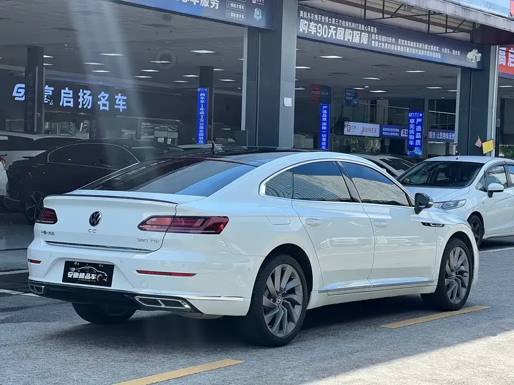 Volkswagen CC 2024 из CN, фото 4