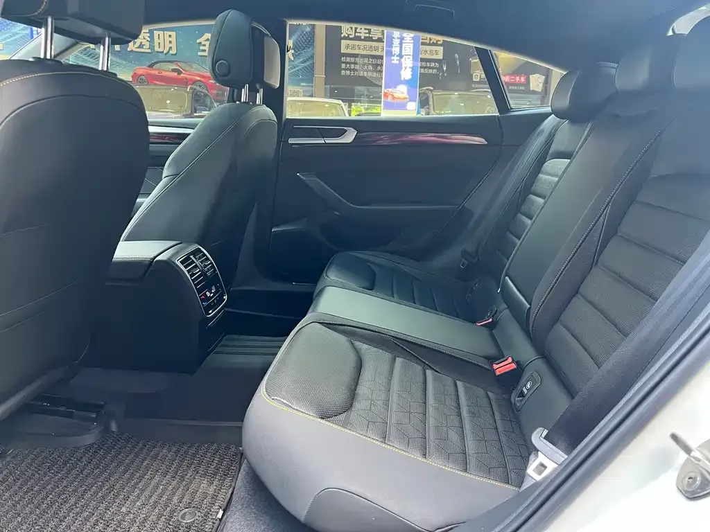 Volkswagen CC 2024 из CN, фото 7