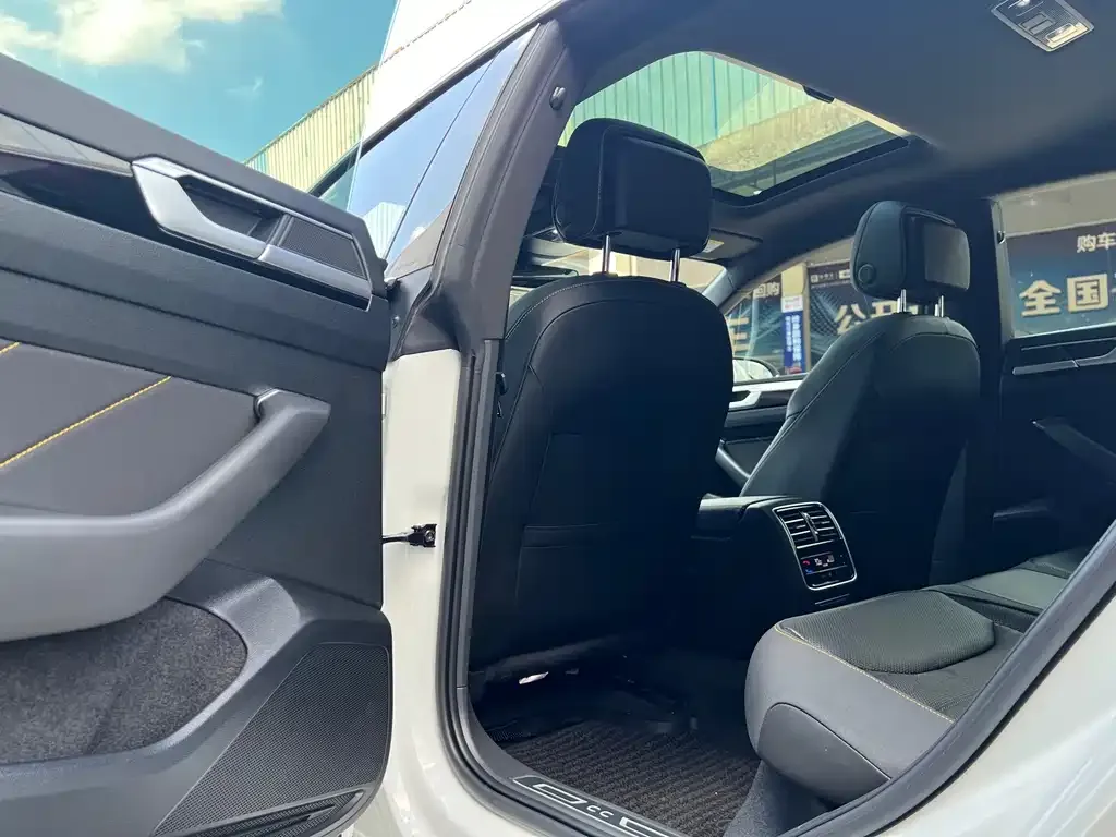 Volkswagen CC 2024 из CN, фото 8