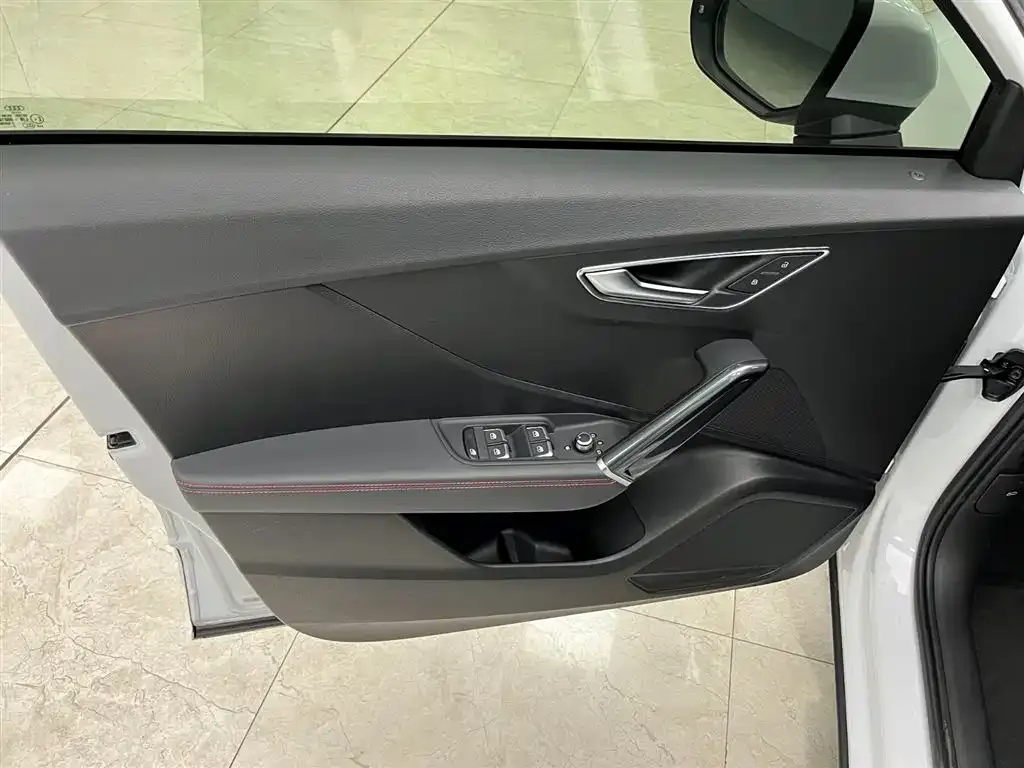 Audi Q2L 2023 из CN, фото 10